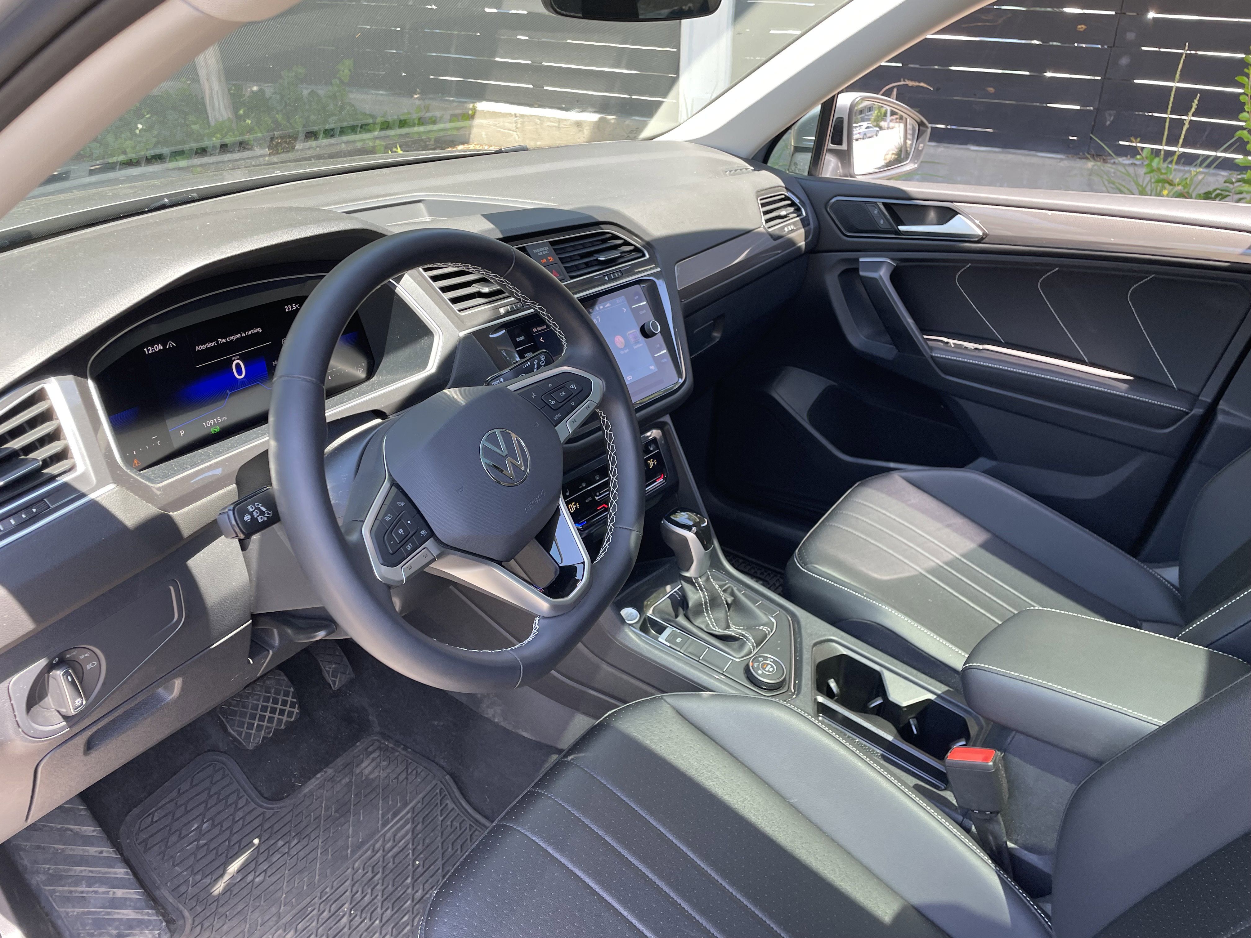 Used 2024 Volkswagen Tiguan SE AWD/4WD image 3