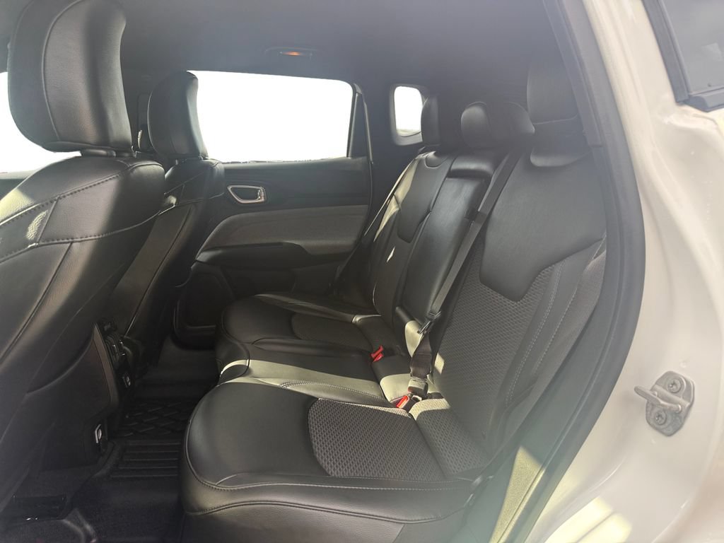 Used 2023 Jeep Compass Latitude AWD/4WD image 13