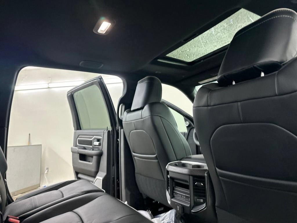 New 2026 RAM 3500 Laramie AWD/4WD image 26