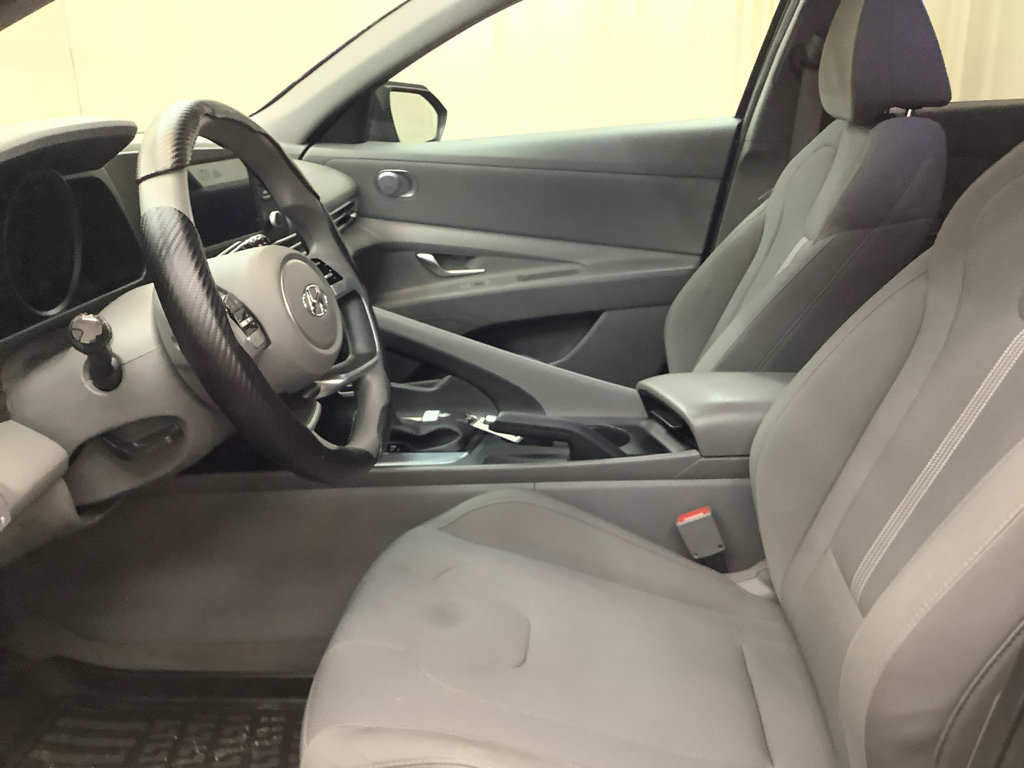 Used 2022 Hyundai Elantra SE FWD image 14