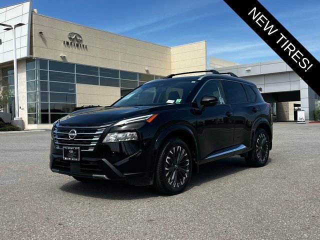 Used 2025 Nissan Rogue Platinum image 1