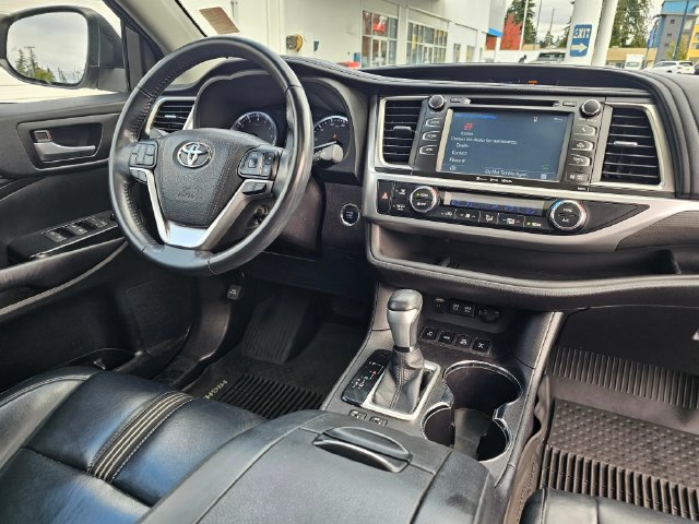 Used 2017 Toyota Highlander SE AWD/4WD image 13