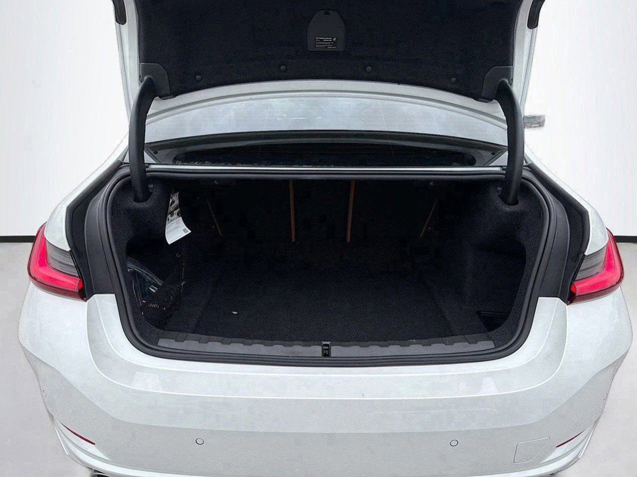 New 2025 BMW 330i Sedan w/ Convenience Package RWD image 12