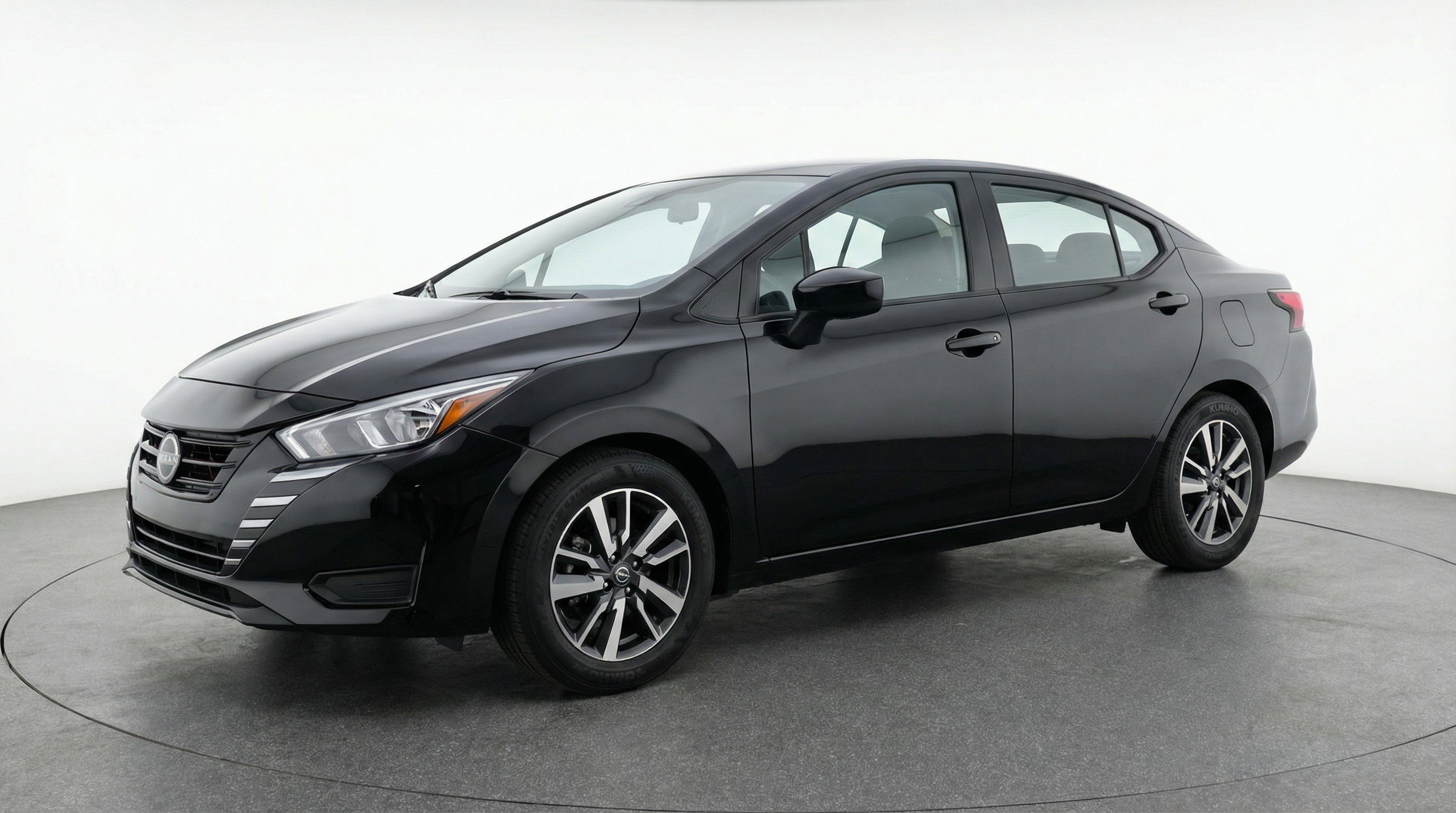 Used 2025 Nissan Versa SV image 3