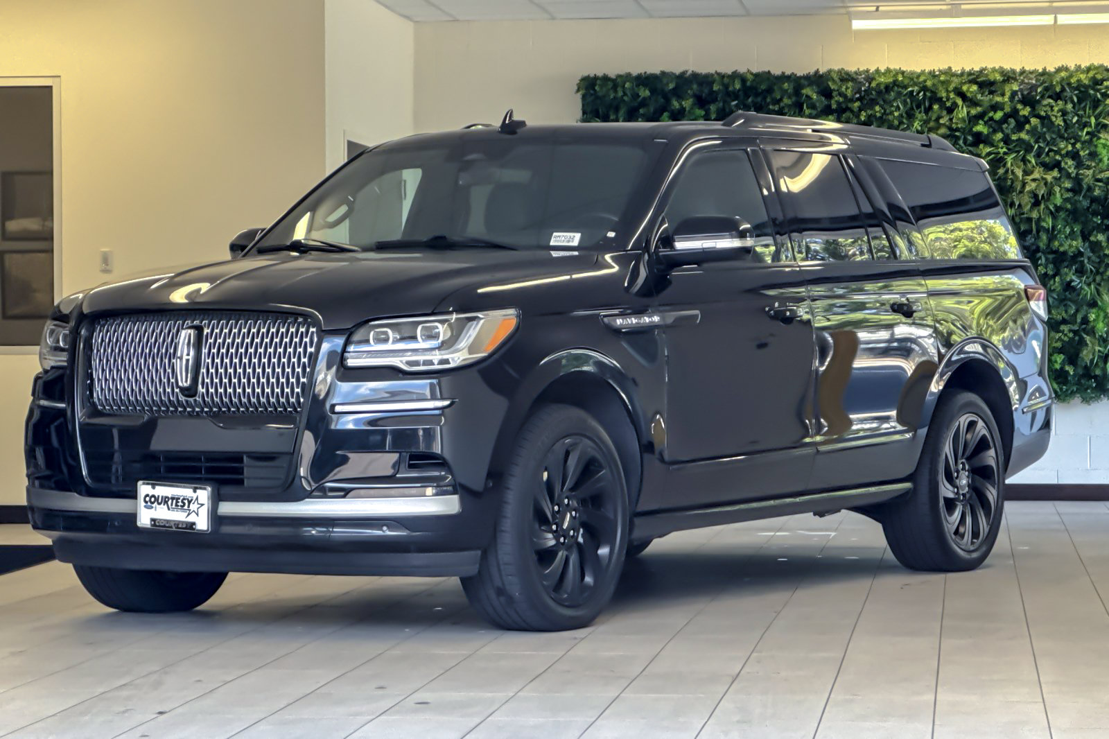 Certified 2023 Lincoln Navigator L Reserve AWD/4WD image 8