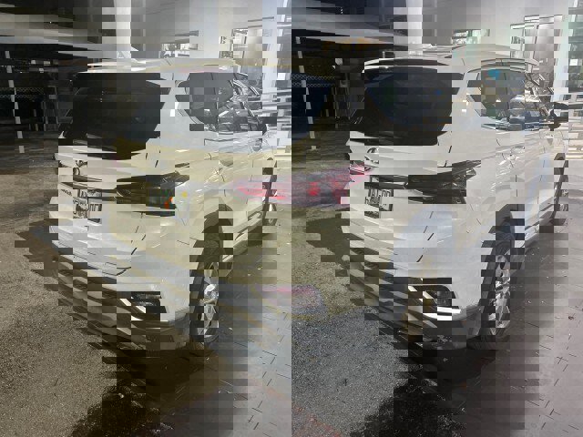 Used 2020 Hyundai Santa Fe SEL image 3