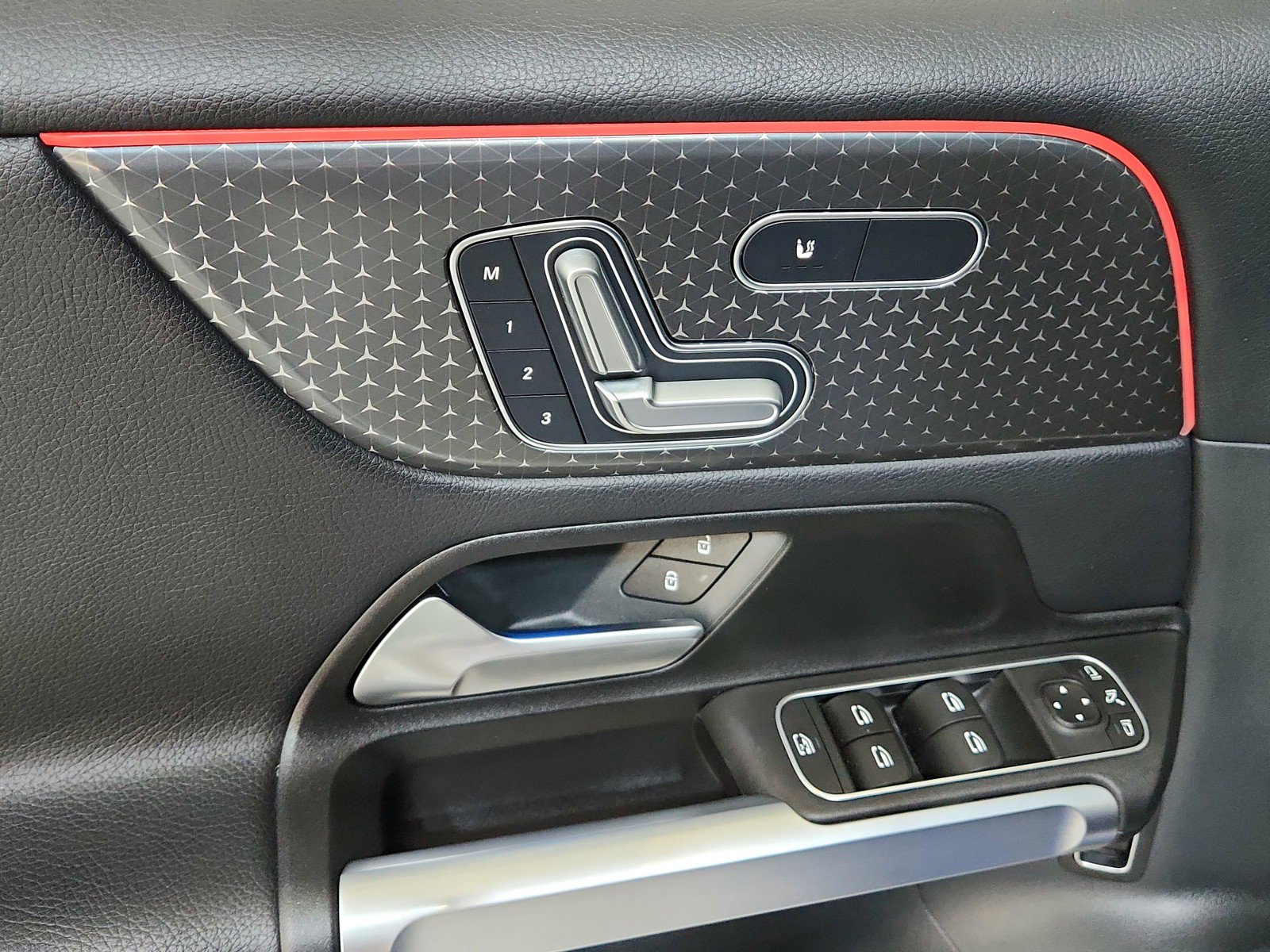 Certified 2024 Mercedes-Benz GLB 250 4MATIC image 19