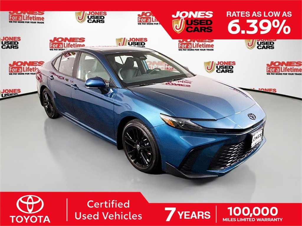 Certified 2025 Toyota Camry SE image 1