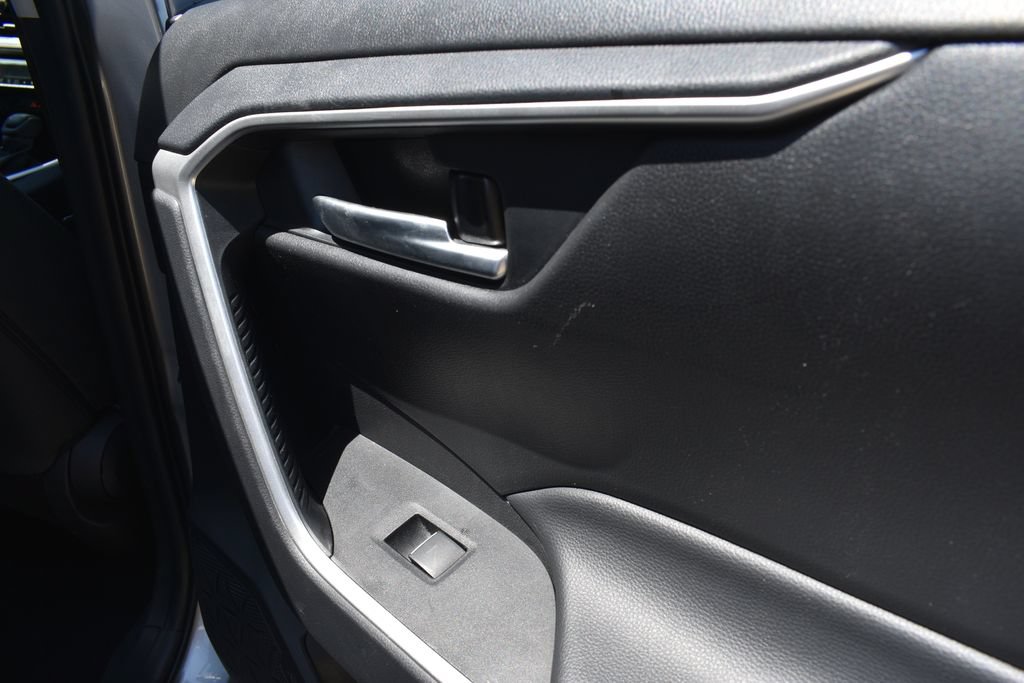 Used 2025 Toyota RAV4 XLE FWD image 26
