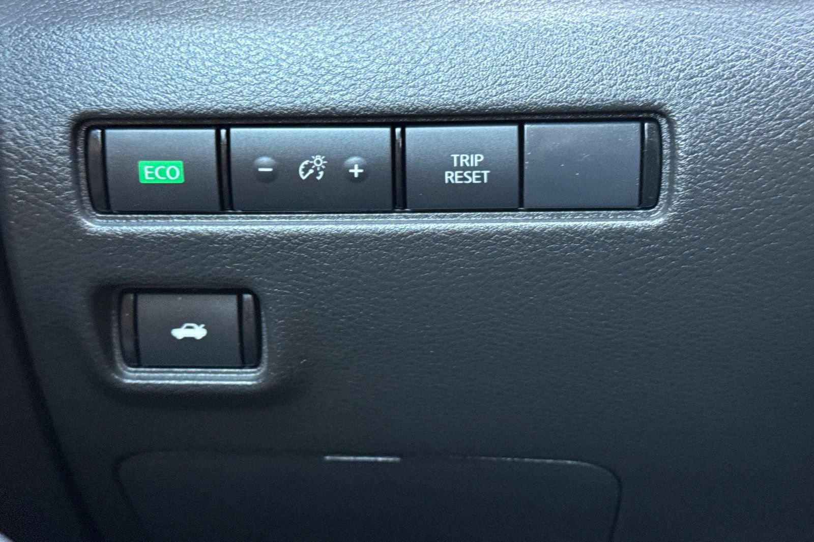 Used 2024 Nissan Sentra SV w/ SV Premium Package FWD image 29