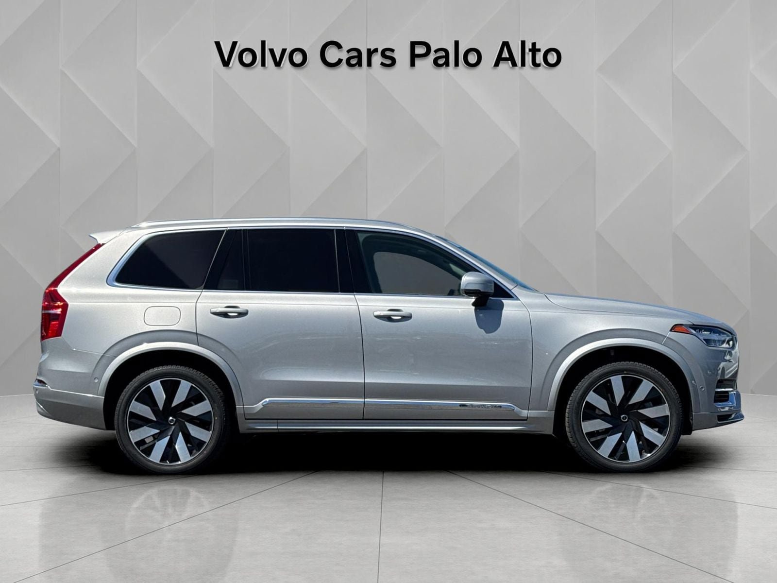Certified 2023 Volvo XC90 T8 Ultimate AWD/4WD image 12