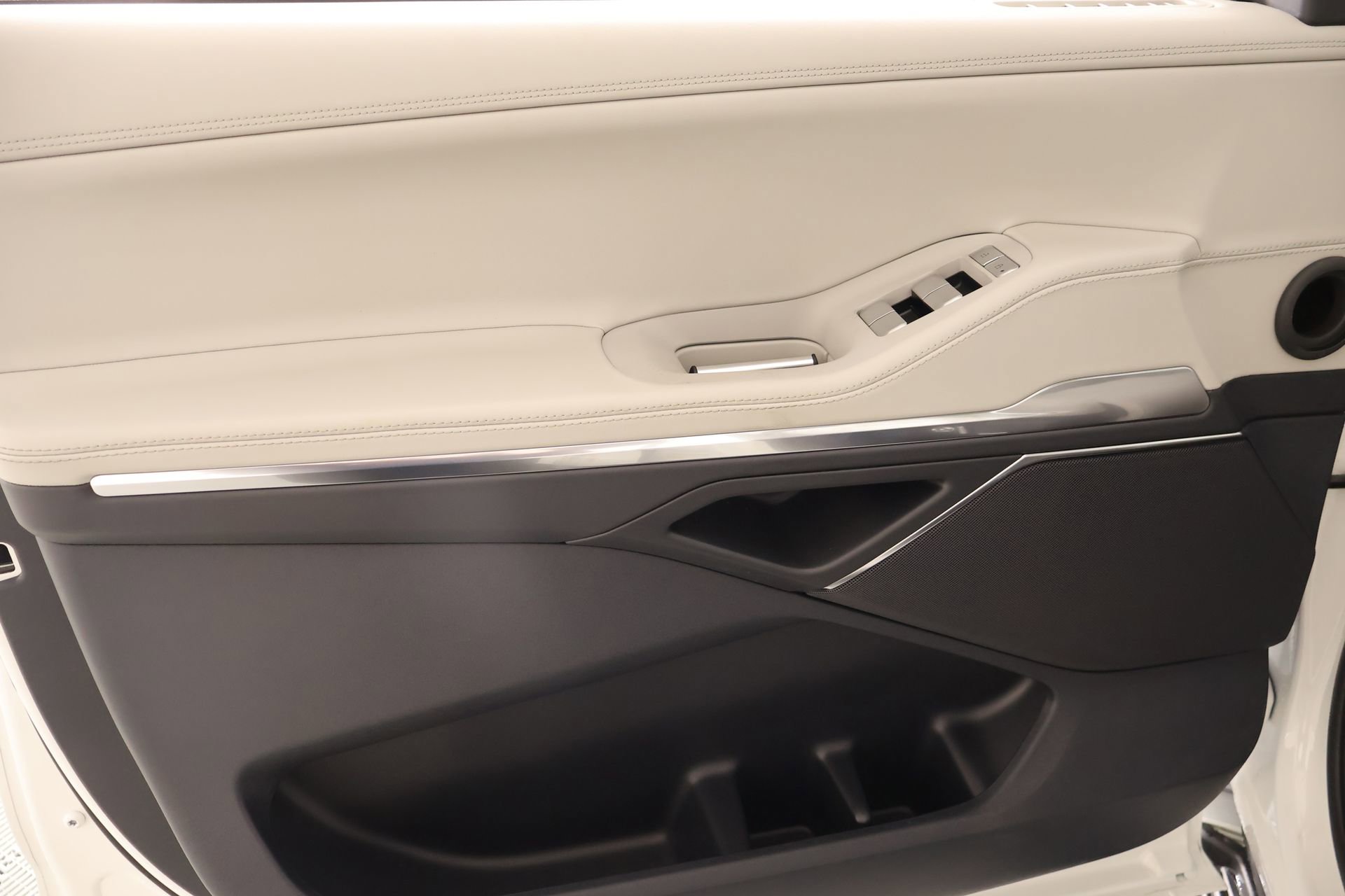 New 2026 Lincoln Navigator Premiere image 16