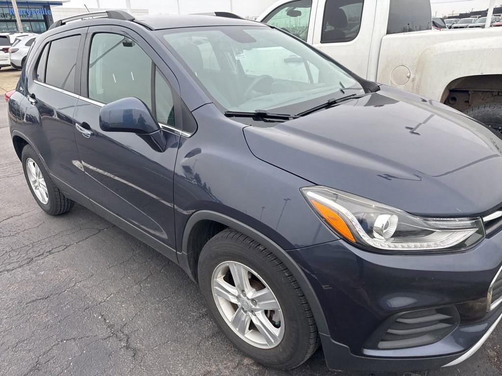 Used 2018 Chevrolet Trax LT w/ LT Convenience Package image 3