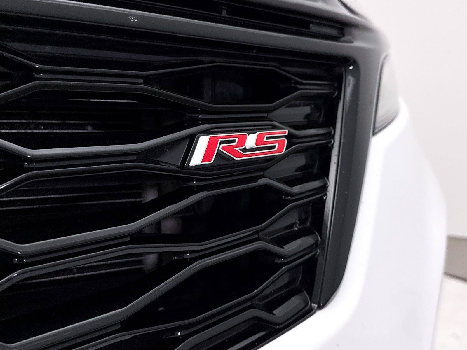 Used 2024 Chevrolet Equinox RS FWD image 2