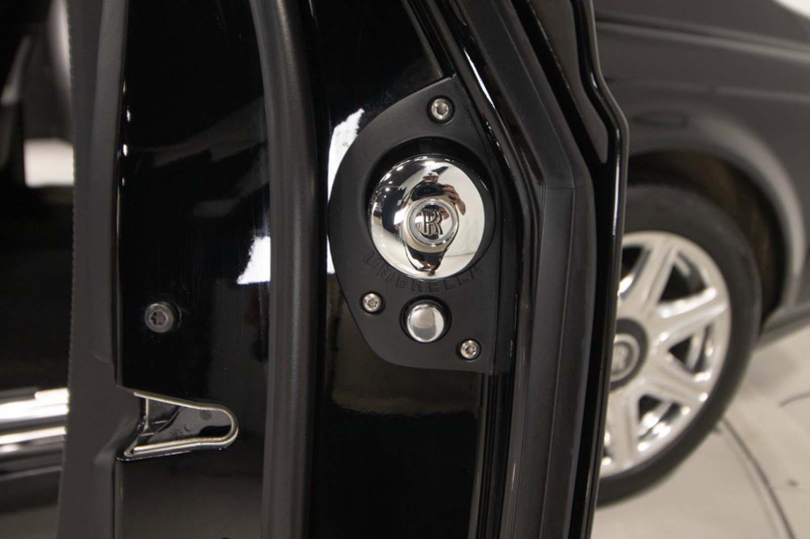 Used 2013 Rolls-Royce Phantom image 48