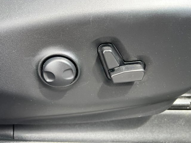 Used 2025 Chrysler Pacifica Limited FWD image 39