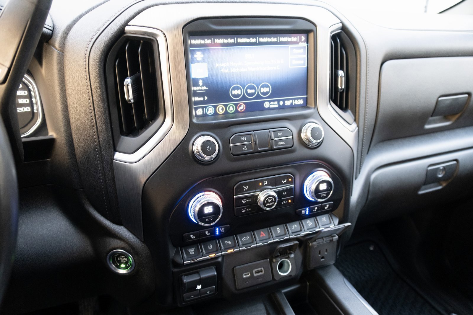 Used 2023 GMC Sierra 3500 Denali image 3