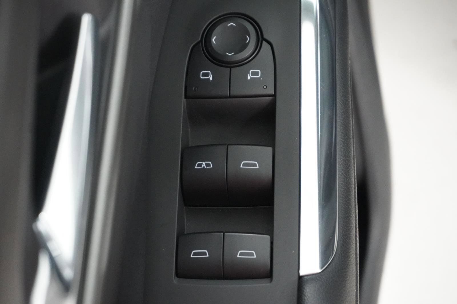 Used 2025 Chevrolet Traverse LT w/ Driver Confidence Package image 15