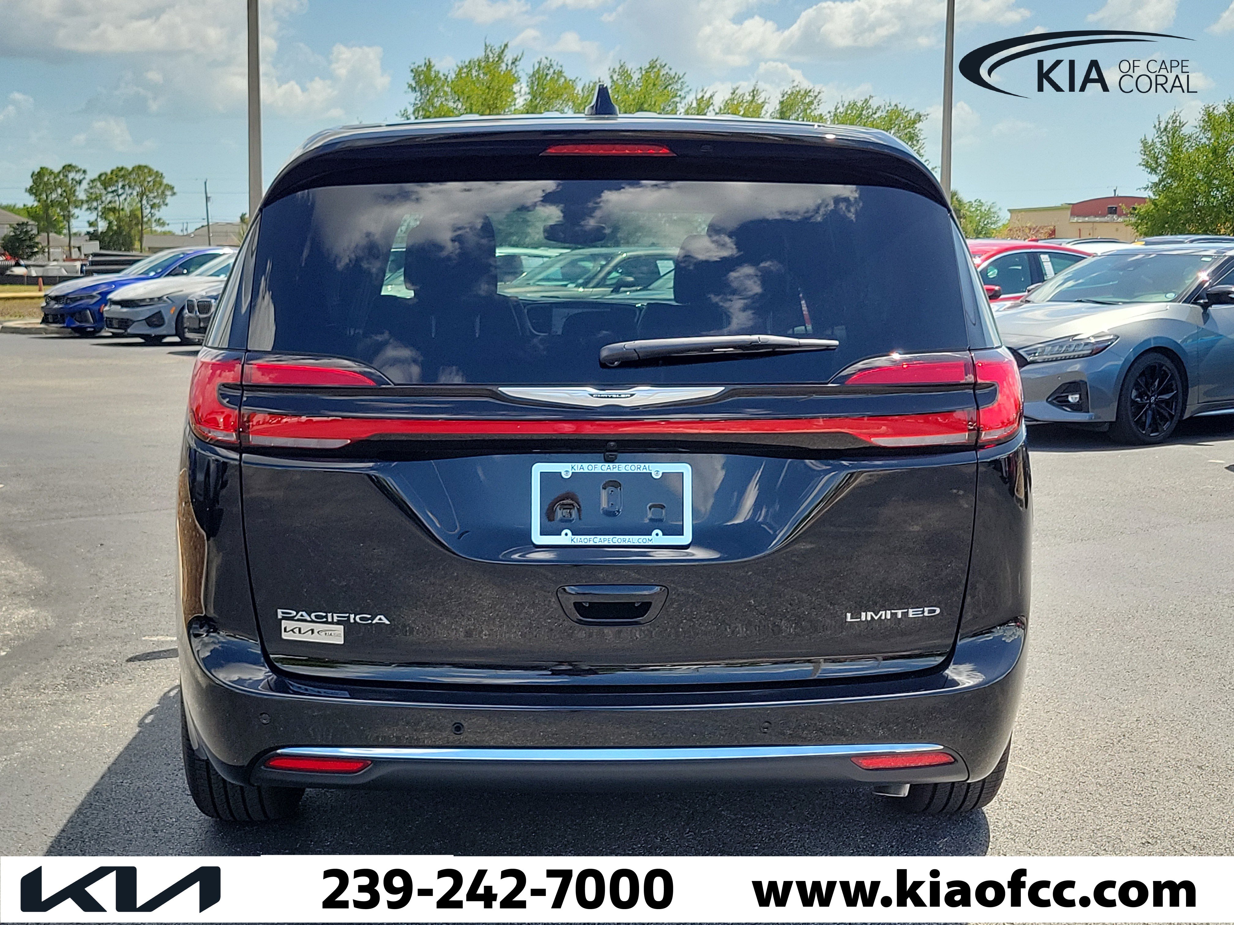 Used 2026 Chrysler Pacifica Limited image 5