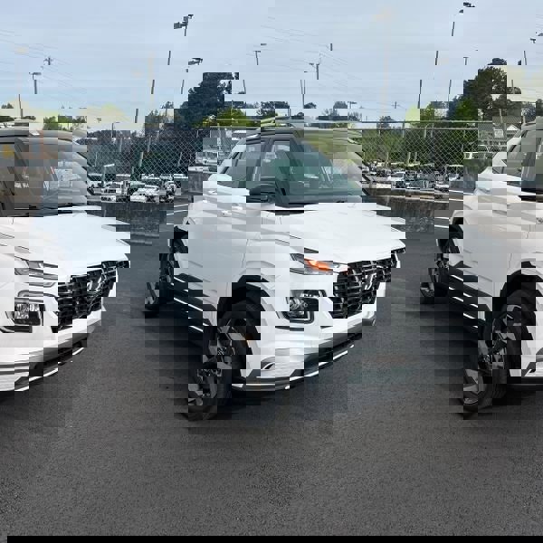 Used 2025 Hyundai Venue Limited image 7