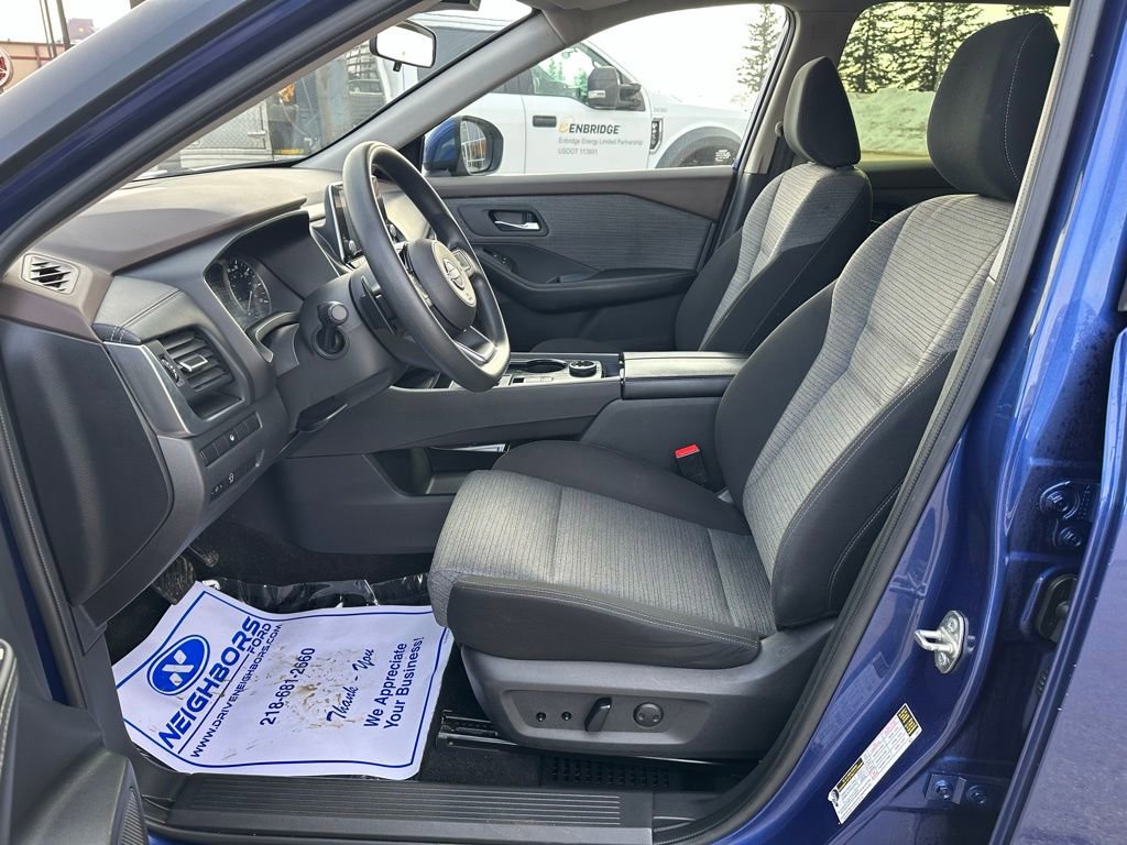 Used 2023 Nissan Rogue SV image 11