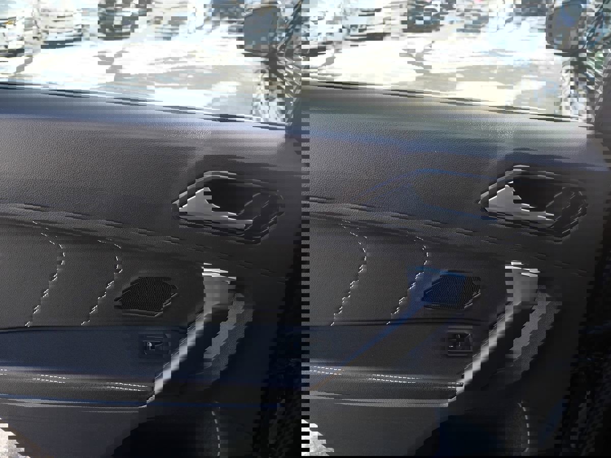 Used 2022 Volkswagen Tiguan SE image 23