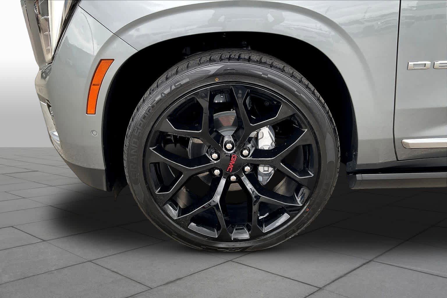 Used 2026 GMC Yukon Denali w/ Denali Reserve Package image 11
