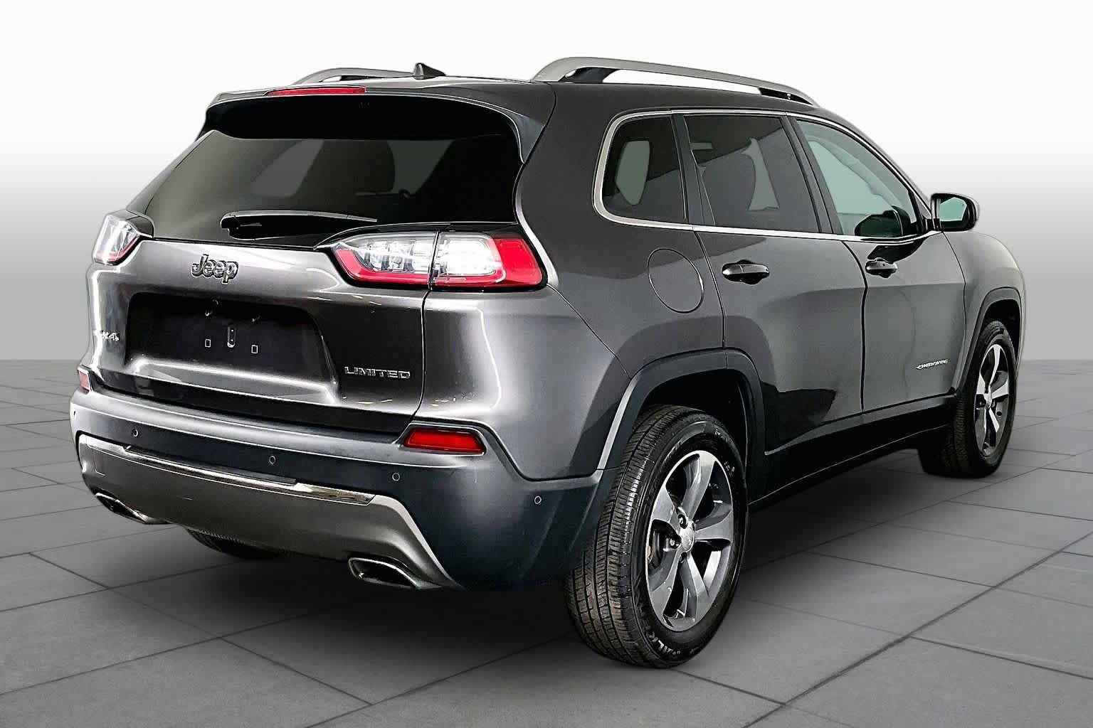 Used 2019 Jeep Cherokee Limited w/ Technology Group AWD/4WD image 13