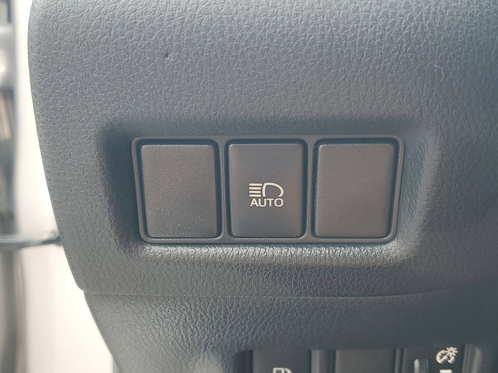 Used 2019 Toyota C-HR XLE FWD image 26