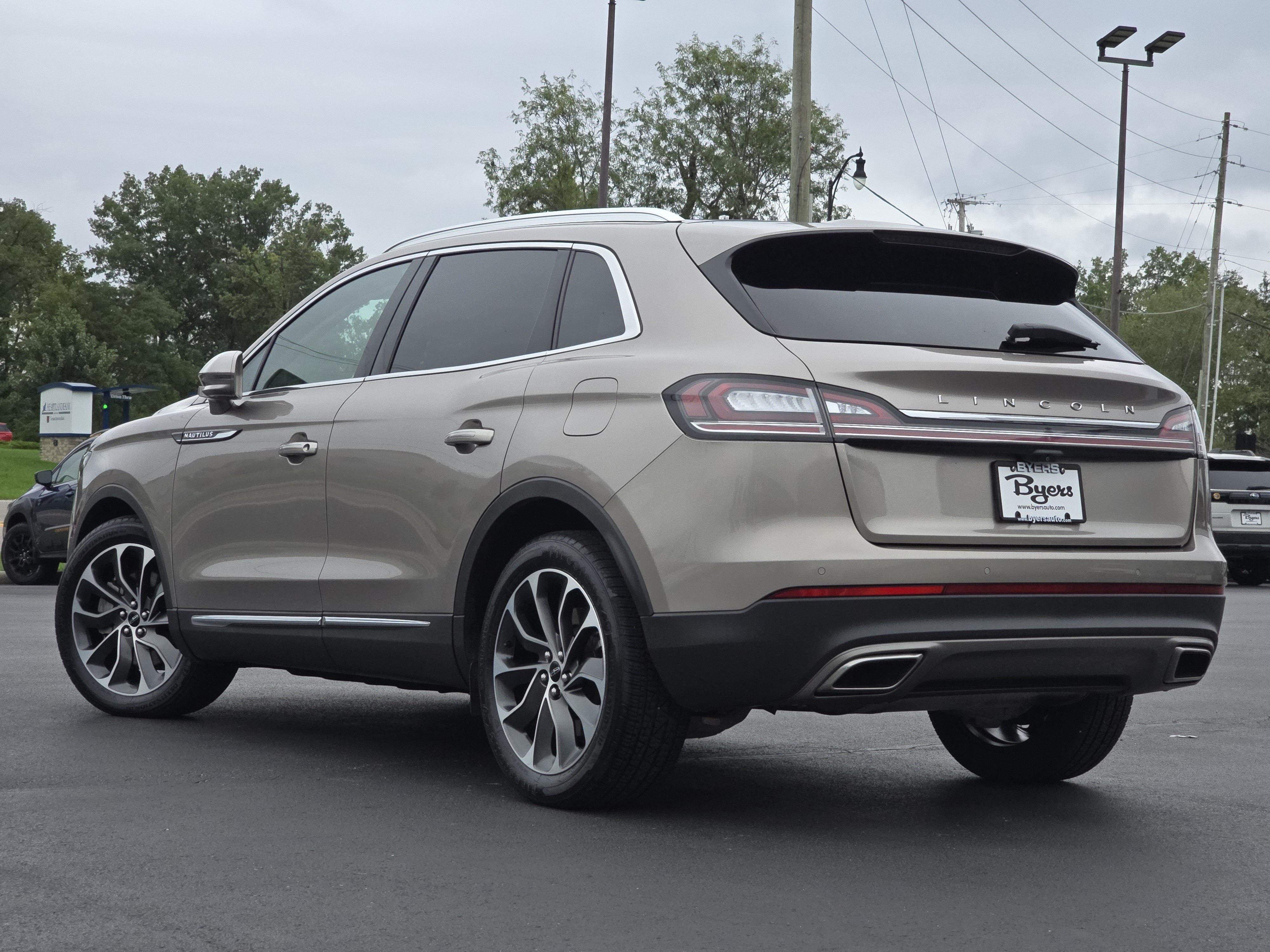Used 2021 Lincoln Nautilus Reserve w/ Cargo Utility Package AWD/4WD image 5