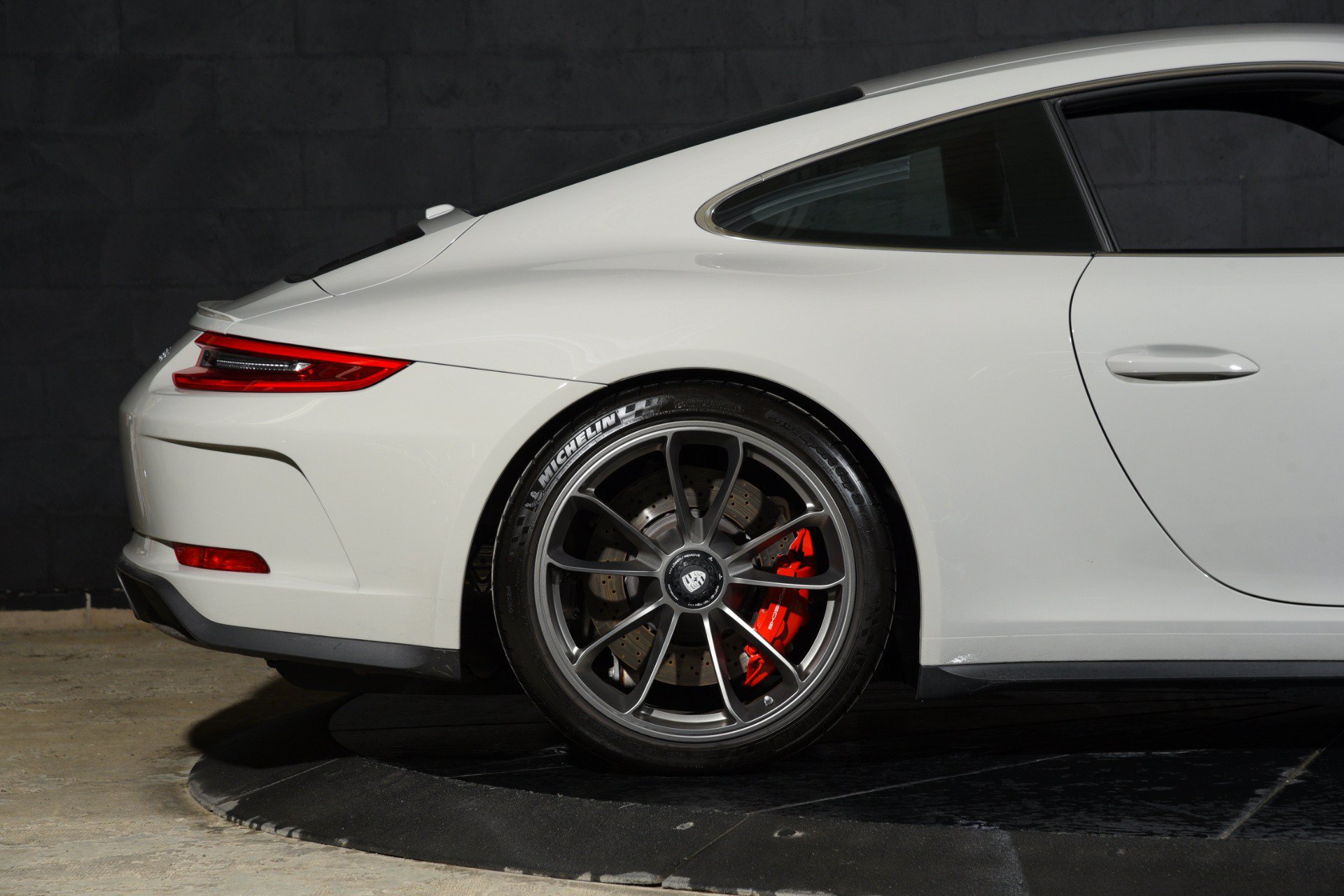 Used 2019 Porsche 911 GT3 RWD image 23