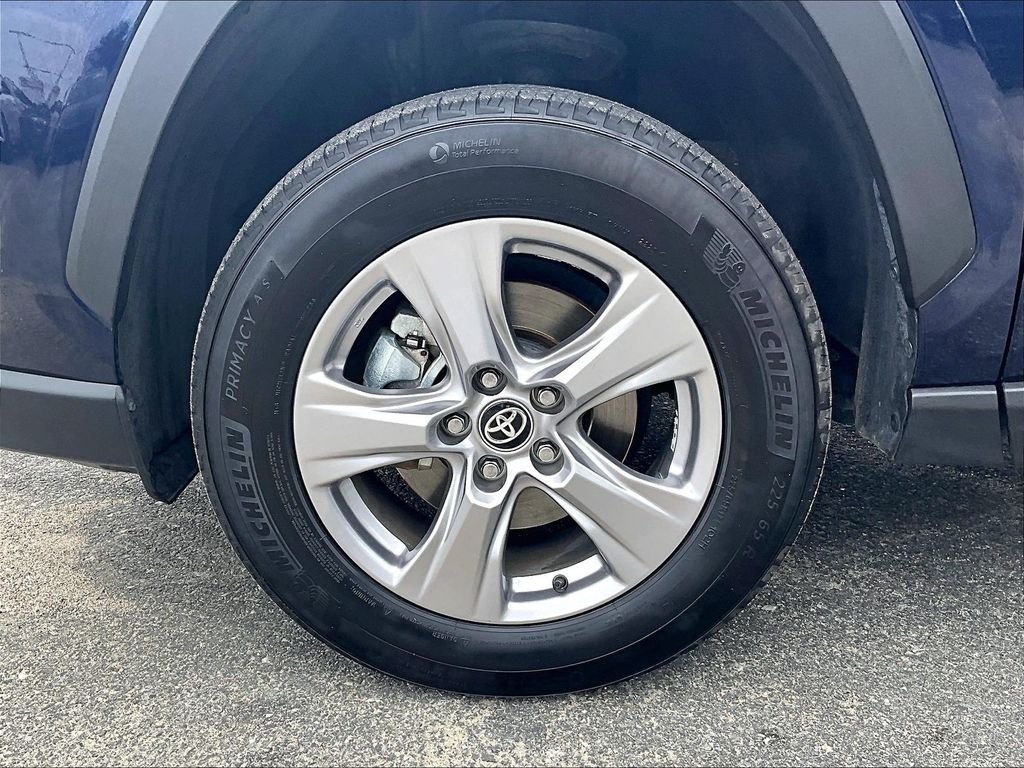 Used 2025 Toyota RAV4 XLE AWD/4WD image 7