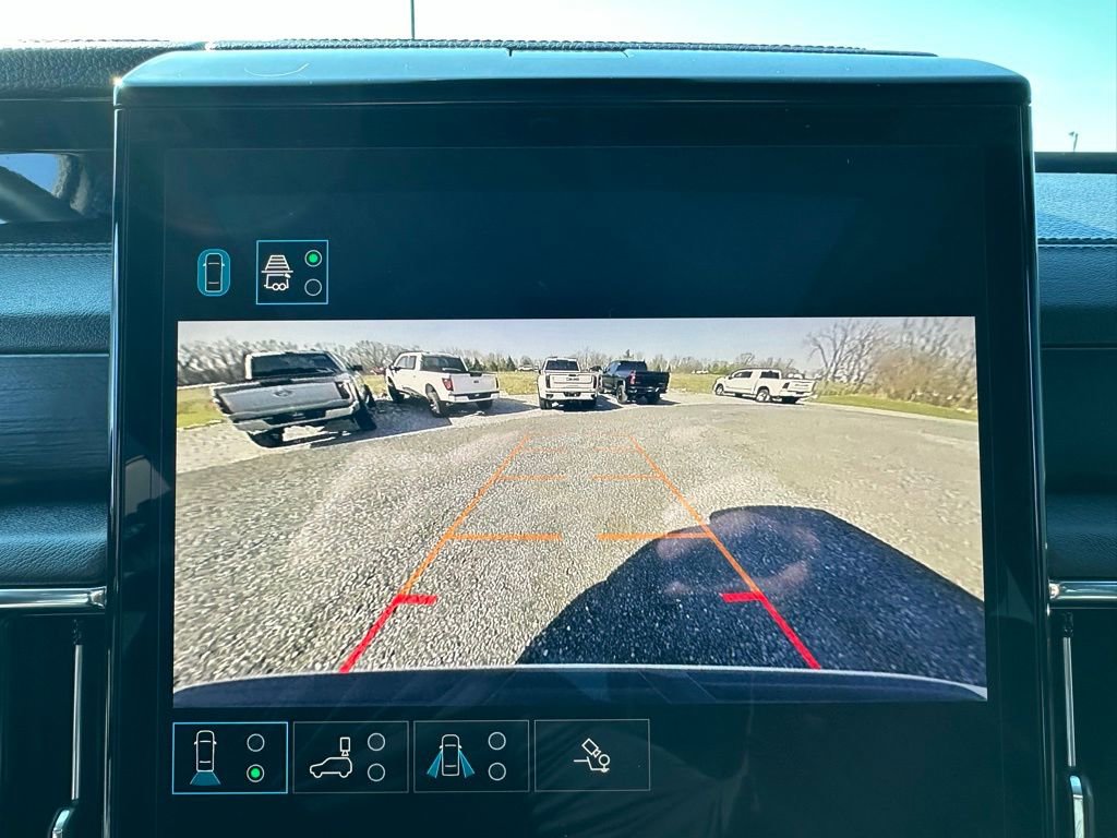 Used 2025 GMC Yukon Denali w/ Sun & Power Step Package image 5