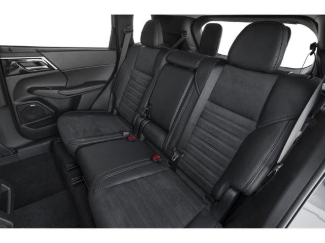 Used 2025 Mitsubishi Outlander SE image 12