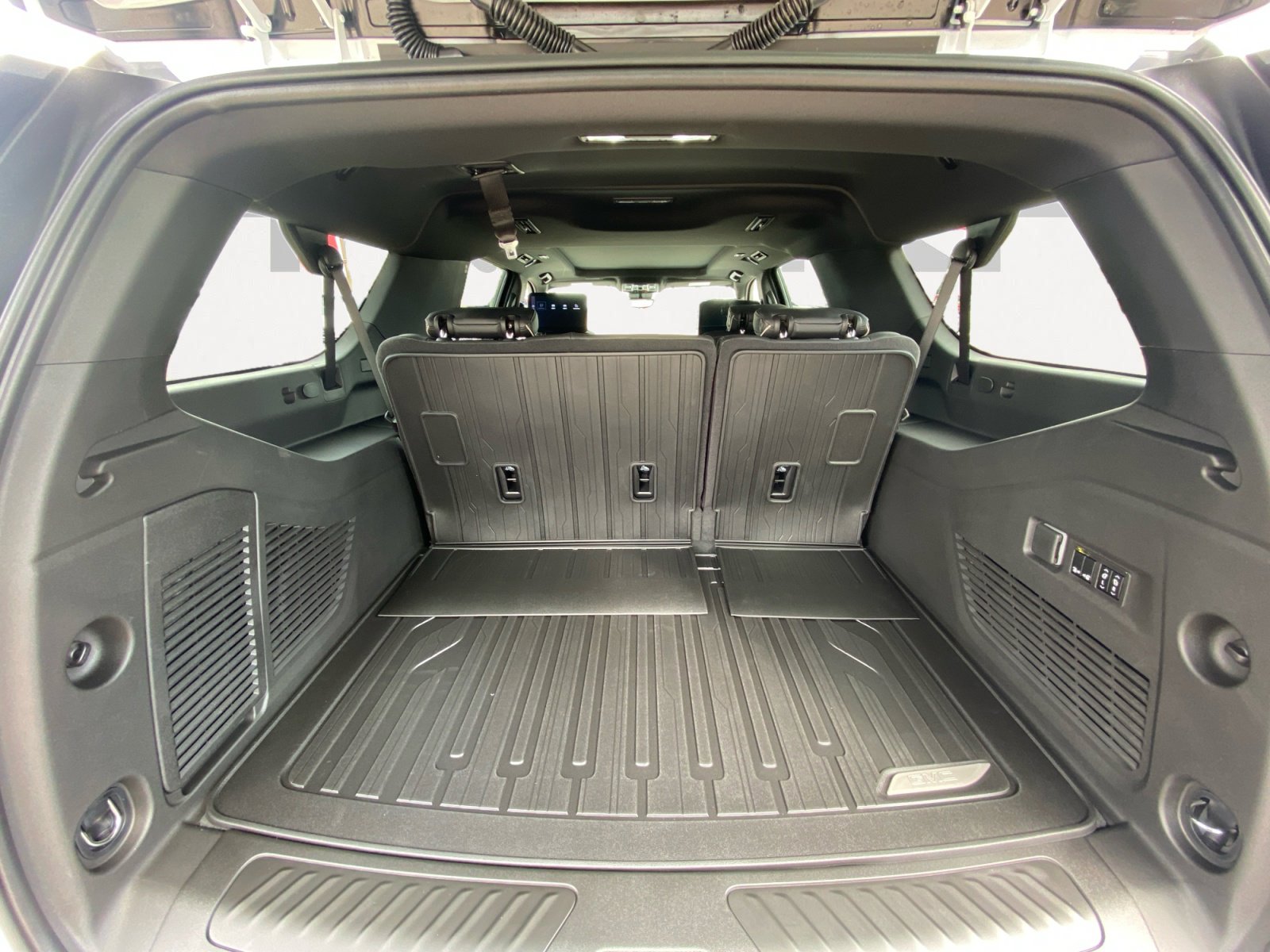 New 2026 GMC Yukon XL Elevation w/ Elevation Premium Package AWD/4WD image 12