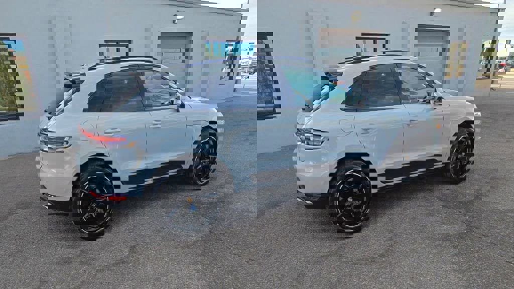 Used 2021 Porsche Macan S image 8