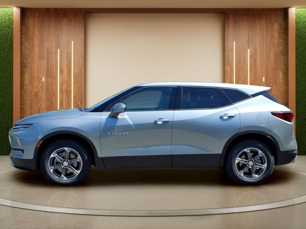 Certified 2025 Chevrolet Blazer LT AWD/4WD image 31