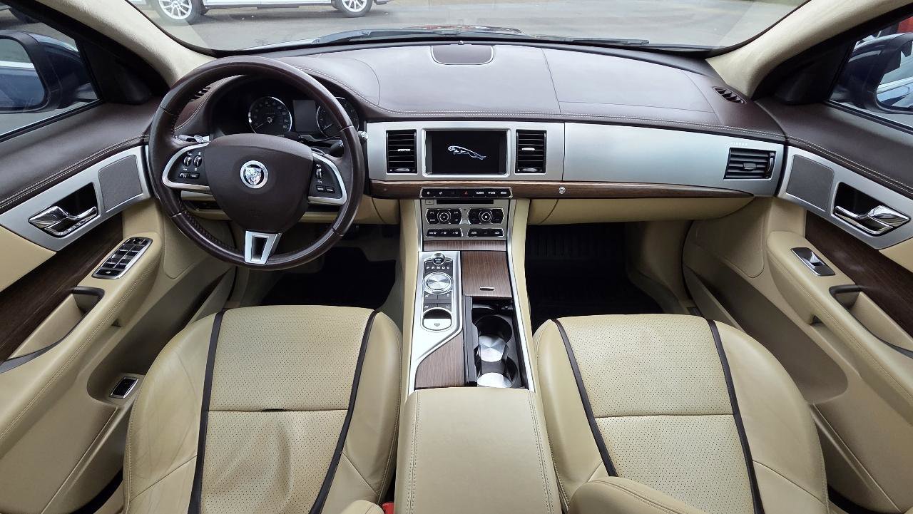 Used 2013 Jaguar XF 3.0 image 18