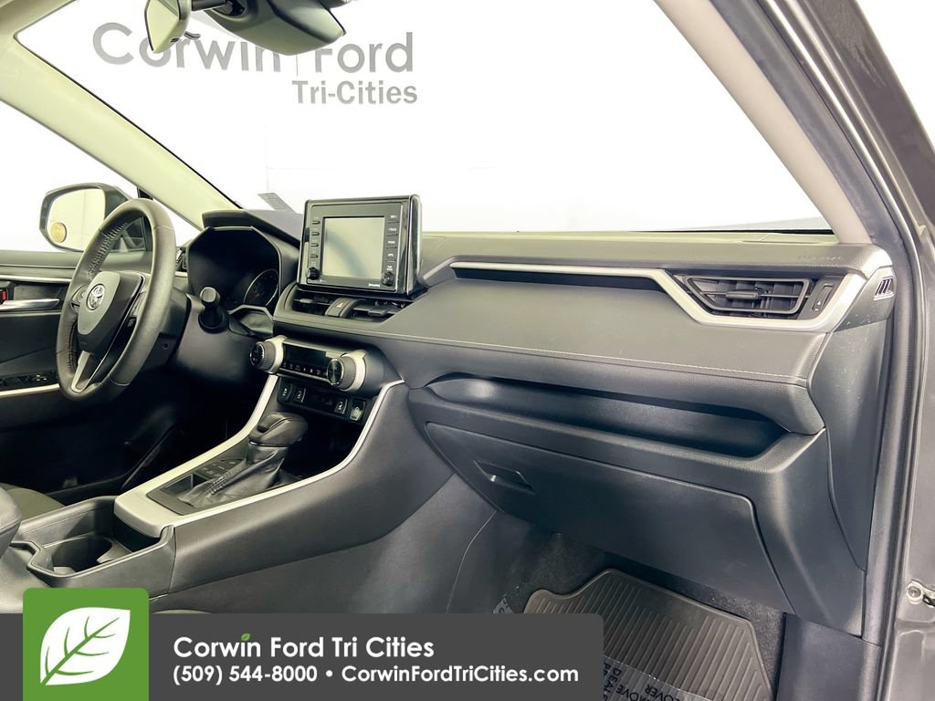 Used 2020 Toyota RAV4 XLE w/ XLE Grade Weather Package AWD/4WD image 28