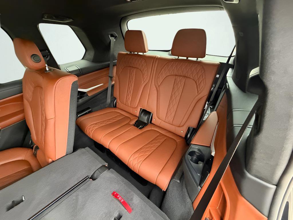 Used 2022 BMW X7 M50i AWD/4WD image 25