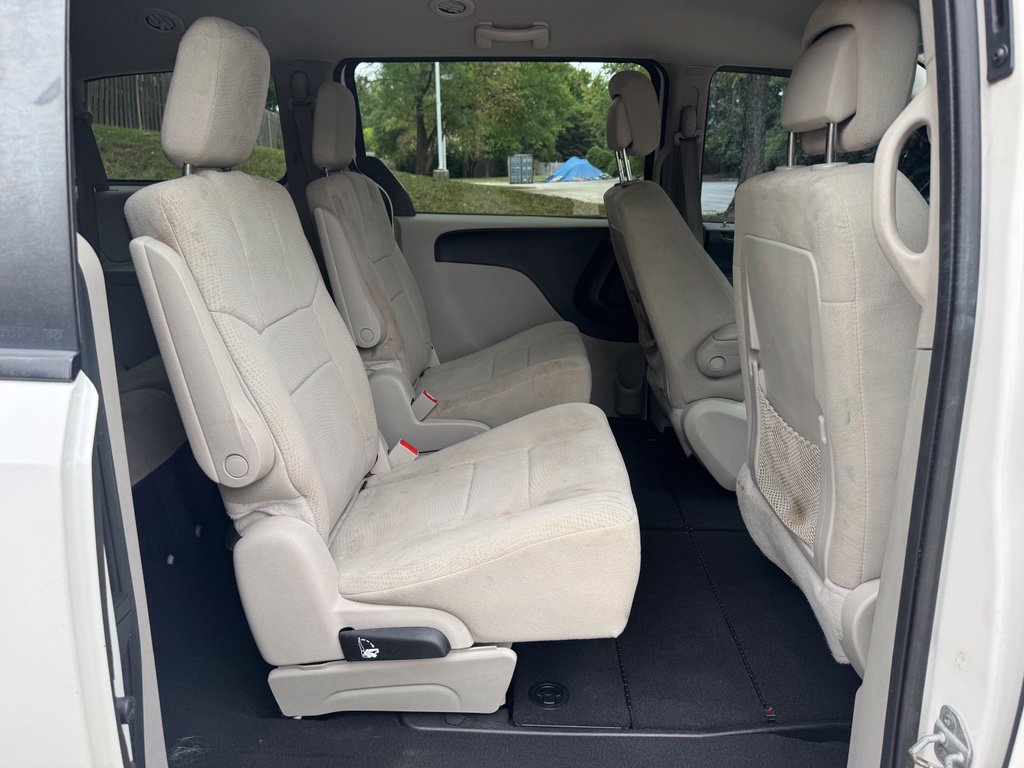 Used 2012 Dodge Grand Caravan SE FWD image 12