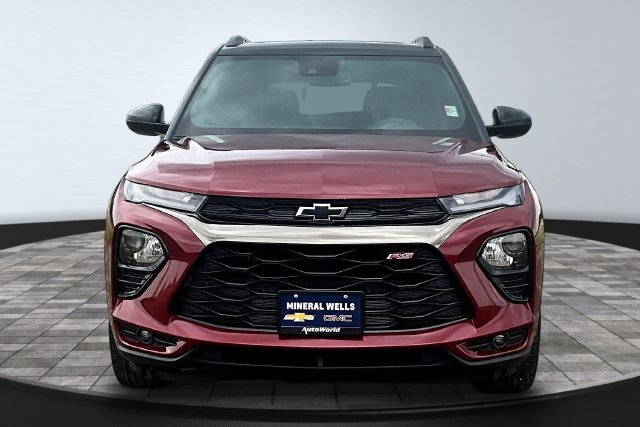 Used 2023 Chevrolet TrailBlazer RS w/ Sun and Liftgate Package FWD image 2