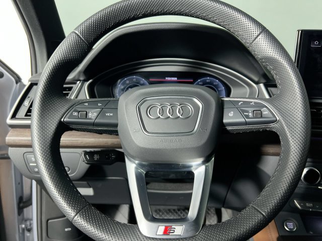 Used 2025 Audi Q5 e Premium Plus w/ Premium Plus Package AWD/4WD image 11