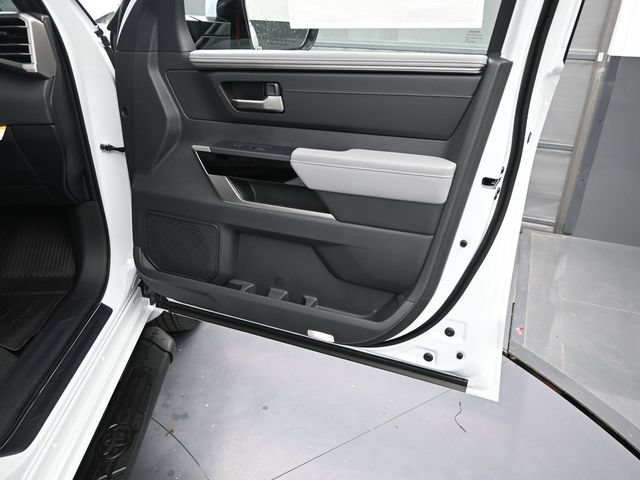 Used 2025 Toyota Tundra Limited AWD/4WD image 22