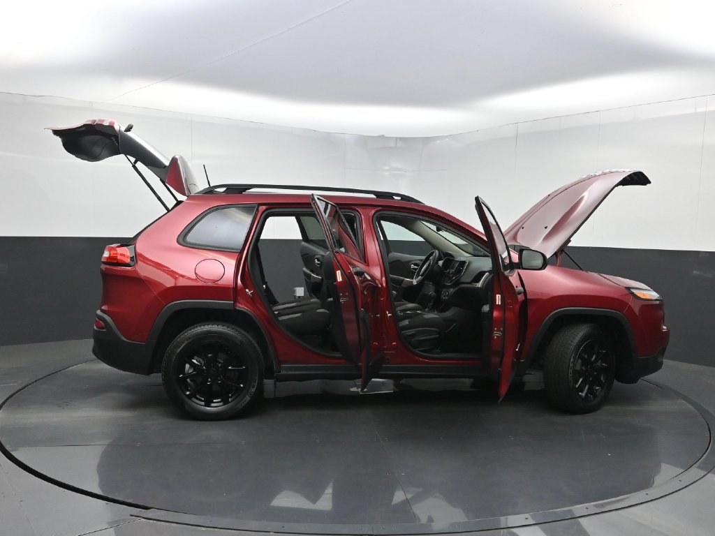 Used 2017 Jeep Cherokee Sport FWD image 31