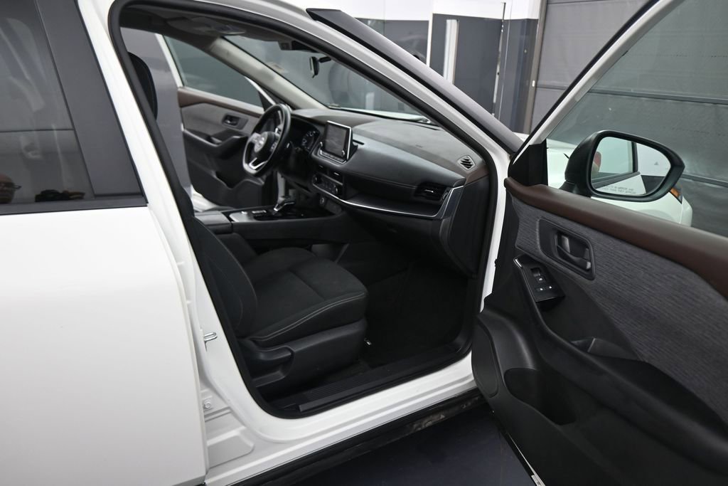 Used 2023 Nissan Rogue S FWD image 43