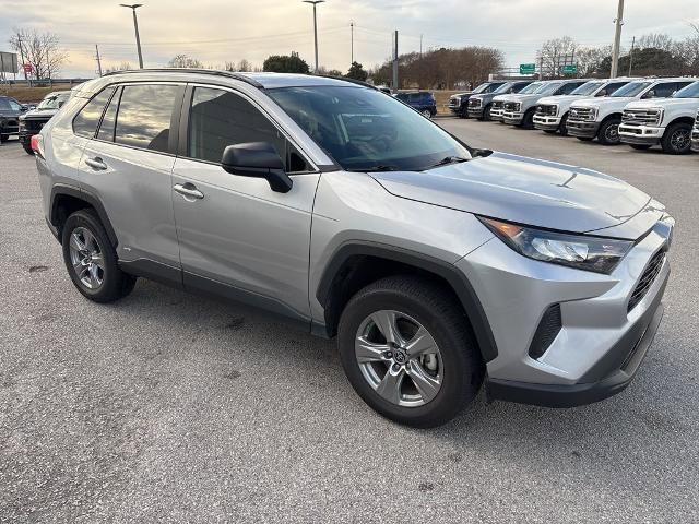 Used 2022 Toyota RAV4 LE image 7