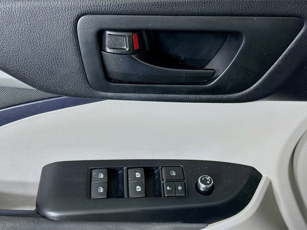 Used 2016 Toyota Highlander LE image 21