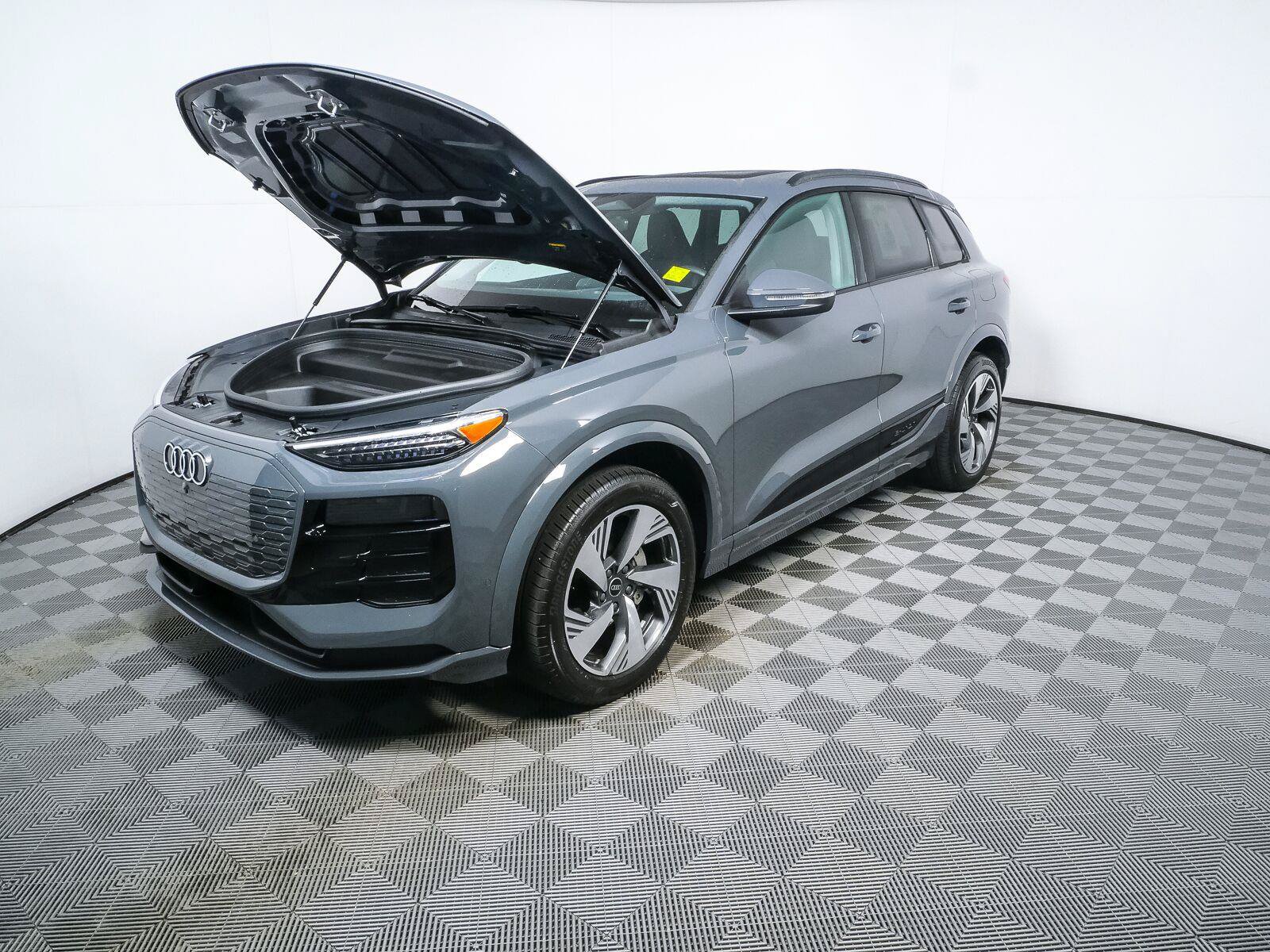 Used 2025 Audi Q6 e-tron Premium Plus w/ Premium Plus AWD/4WD image 34