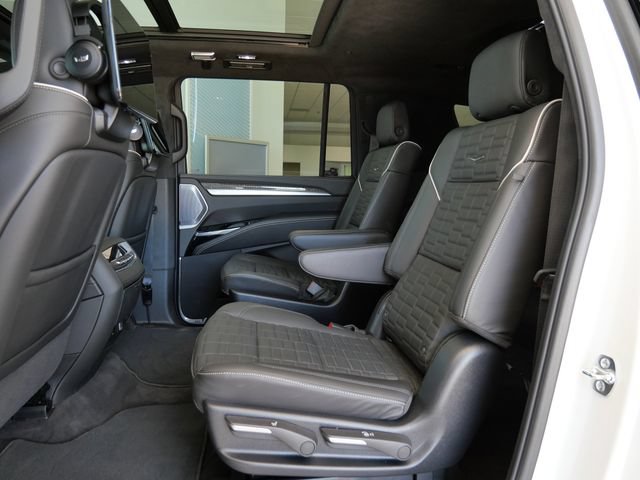 Used 2025 Cadillac Escalade ESV V AWD/4WD image 12